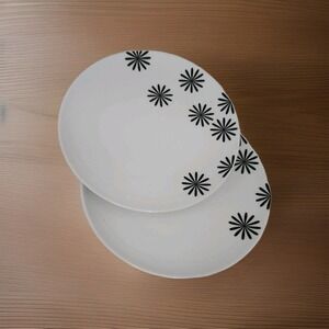 Crate & Barrel Black & White Starburst Flower Dinner Plate Set of‎ 2